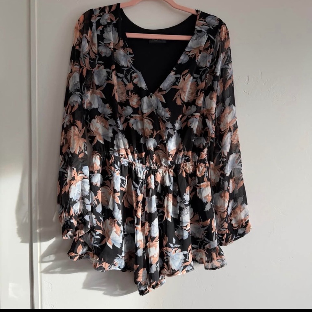 ASTR The Label Floral Long Sleeve Romper Womens Medium Chiffon V Neck